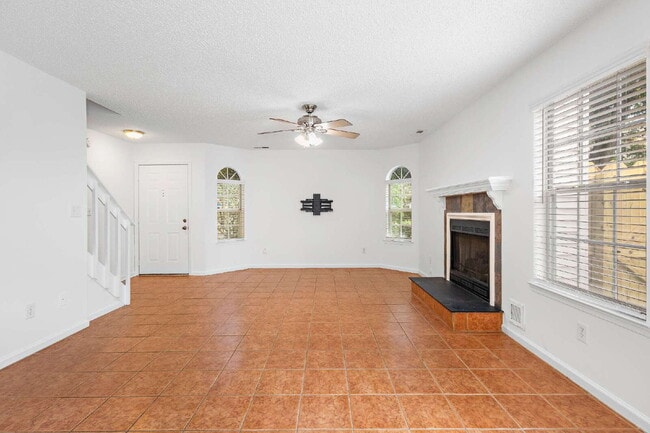 Building Photo - Updated condo-Brenneman Farms