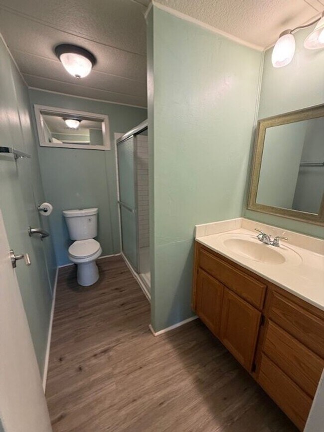 Building Photo - 3 Bedroom Spacious Home - Contact Property Pros