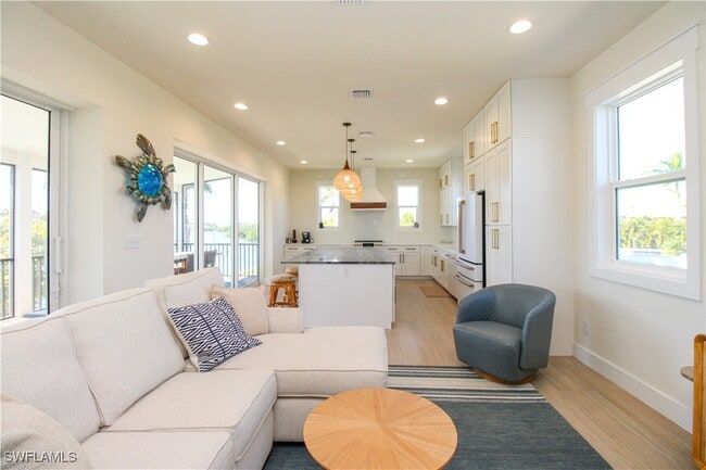 Building Photo - 4879 Esplanade St