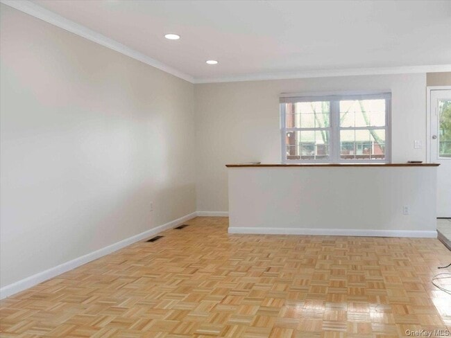 Building Photo - 430 Somerset Dr