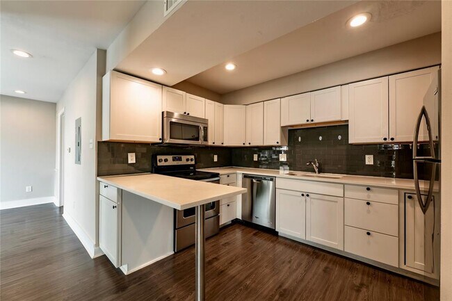 Building Photo - 935 La Posada Dr