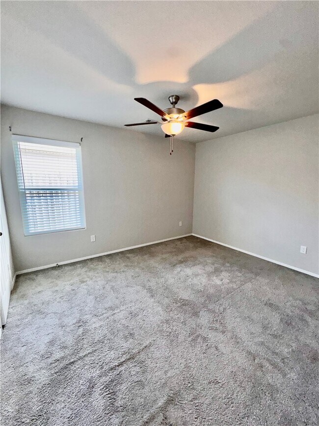 Building Photo - 1334 S Kingfisher Ln