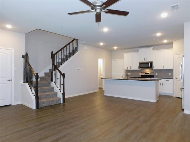 Building Photo - 2229 Davenport Dr