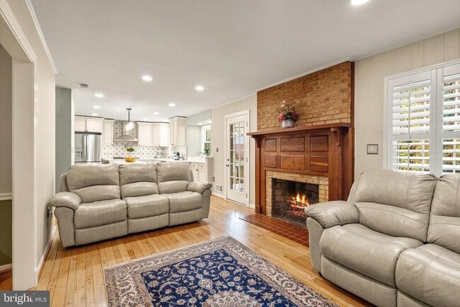 Building Photo - 7421 Beverly Manor Dr