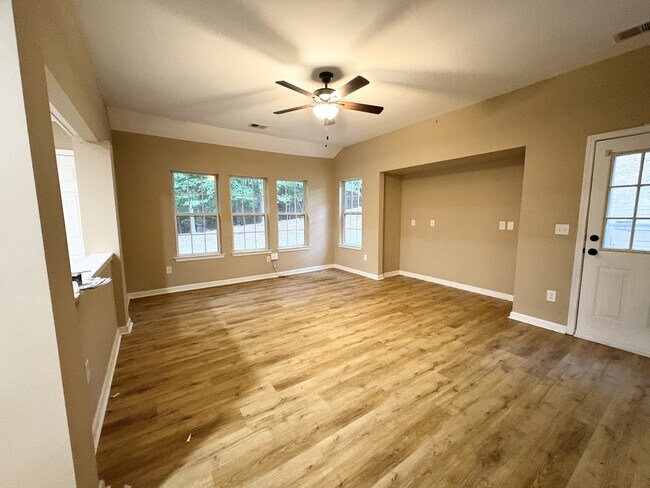 Building Photo - 140 Ivygreen Chase
