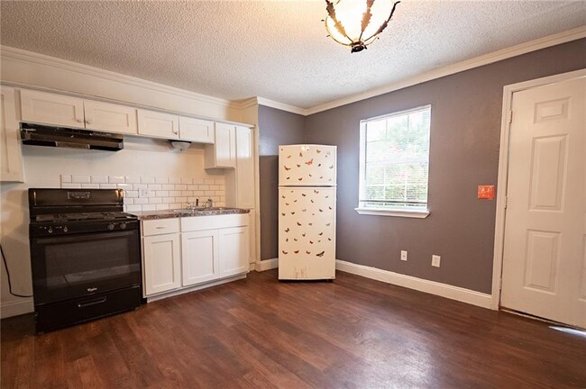 Building Photo - 413 Ewalt Ave
