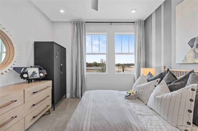 Building Photo - 823 SW Pr Ave