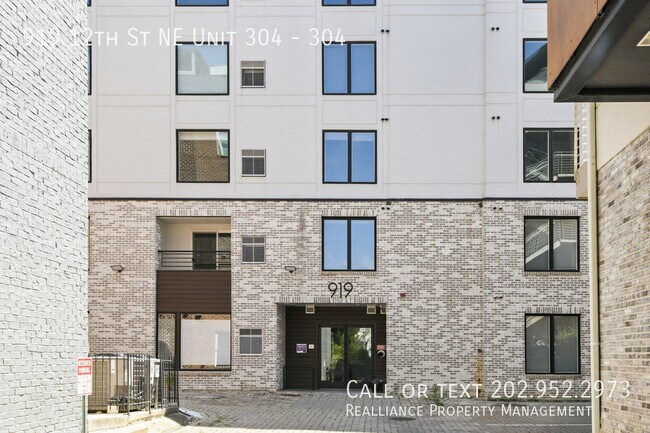 Building Photo - 919 12th St NE