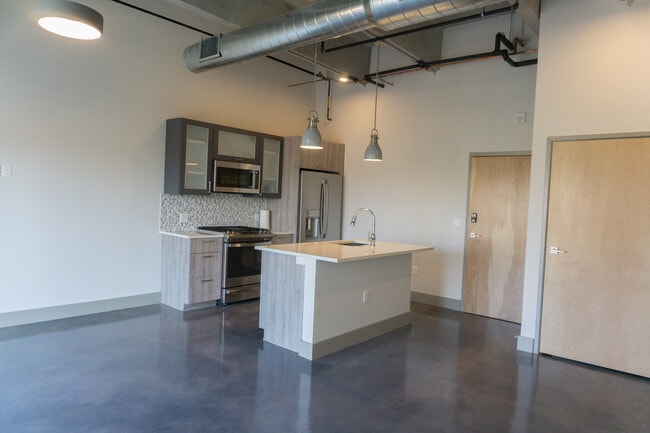 Building Photo - Modern Downtown Studio Apartment