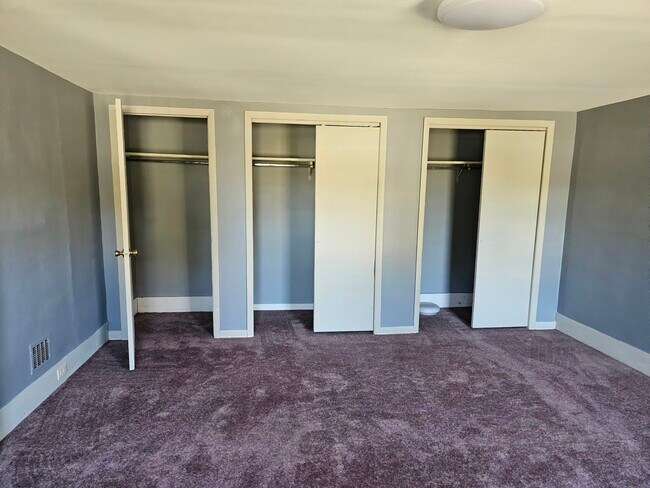 Building Photo - 464 Main St