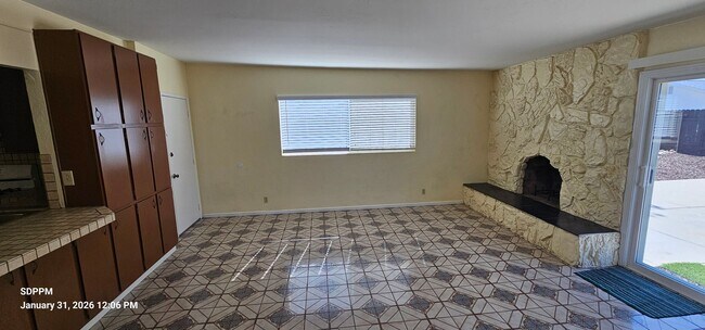 Building Photo - MIRA MESA / SAN DIEGO - Nice 4 Bedroom / 2 Bath House.  AVAILABLE NOW!!