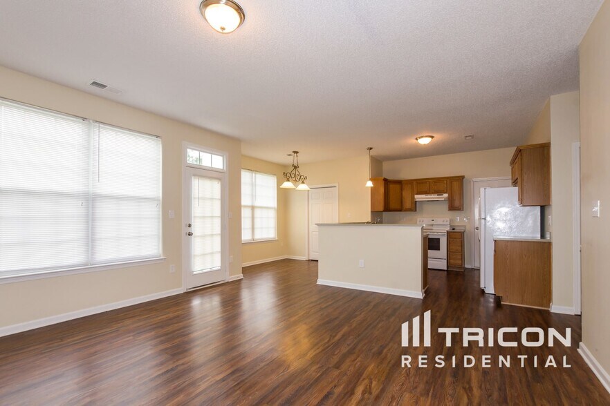 Building Photo - 4643 Fox Thorne Dr