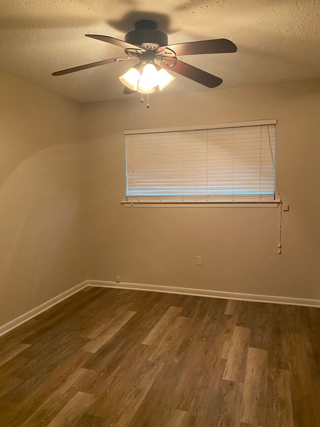 Building Photo - 1108 Dona Dr