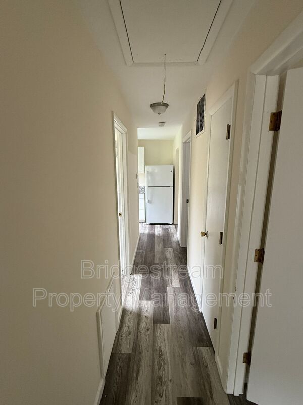 Building Photo - 4352 Sunray Rd