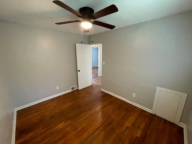 Building Photo - 630 Dornbush St