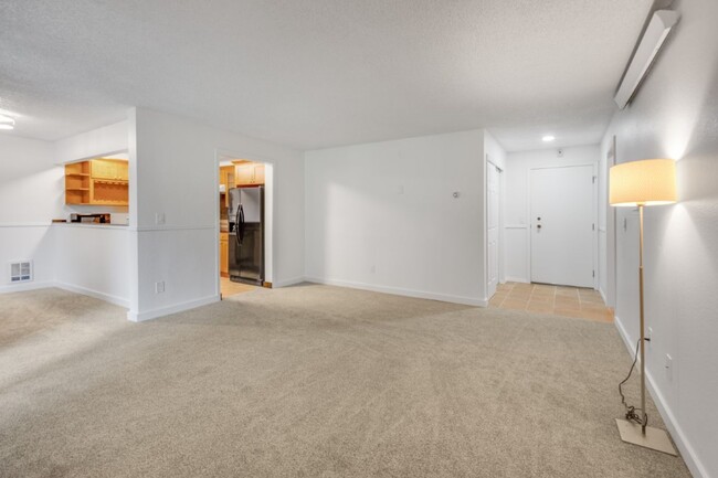 Building Photo - 1Bd/1Ba Redmond Condo