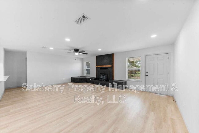 Building Photo - 3137 FM200