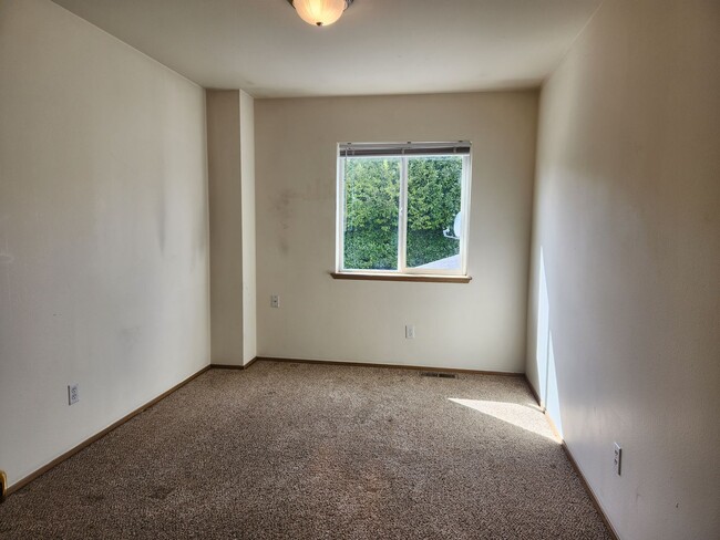 Building Photo - 3 bedroom overlooking Silverdale