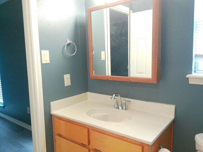 Building Photo - 2600 Alana Ln