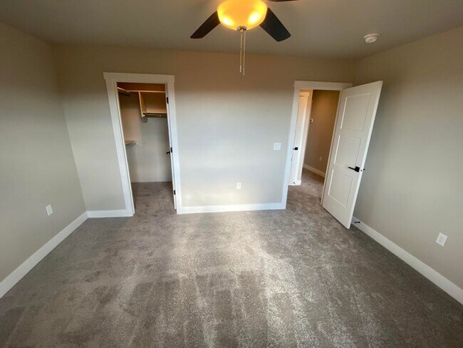 Building Photo - Beautifully Designed 3 Bedroom Townhome Ne...