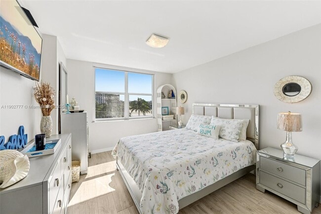 Building Photo - 1050 SE 15th St