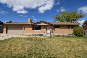 Building Photo - Updated 5 Bed West Valley Gem with Great Layout & Outdoor Living Space!!