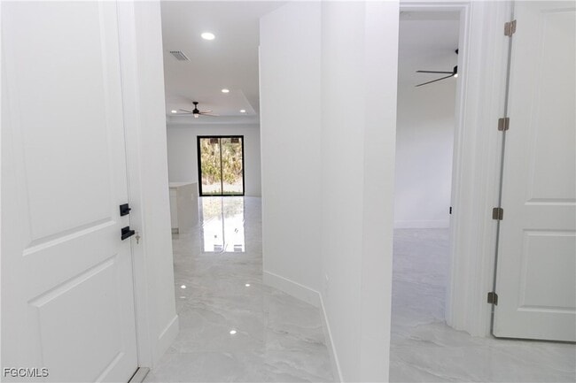 Building Photo - 849 Duplex St E