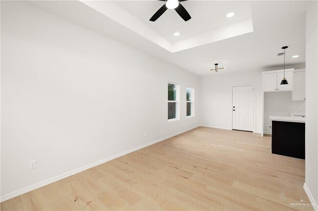 Building Photo - 15 S Links Dr