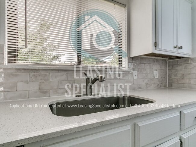 Building Photo - 2 Bed 2 Bath Garden Home in SW OKC's The R...