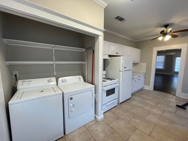 Building Photo - South Highland Newley Remodeled Gem! Won’t...