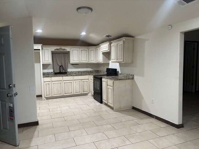 Building Photo - 609 Fay Blvd