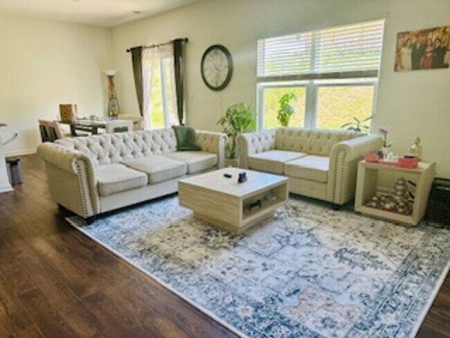 Building Photo - Knoxville 37932 - FULLY FURNISHED $3,300.0...