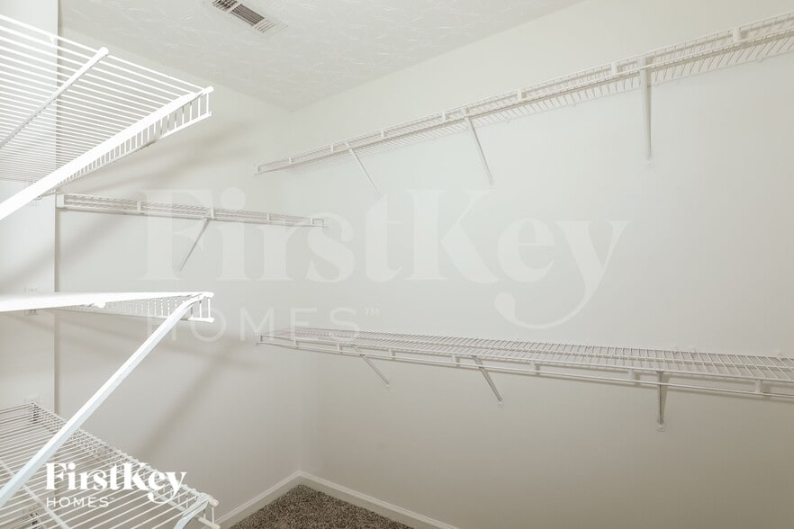 Building Photo - 637 Old Ivy Chase