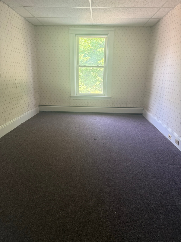 Building Photo - 399 Center St