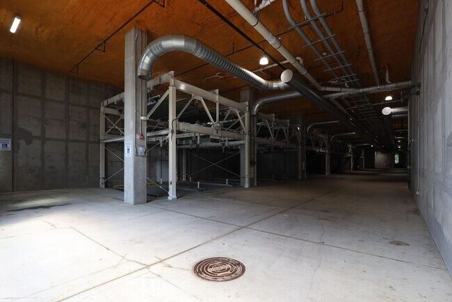 Building Photo - 525 Parkway Dr NE