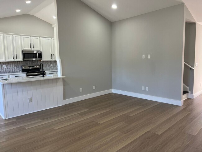 Building Photo - Remodeled Home with Excellent Location and...