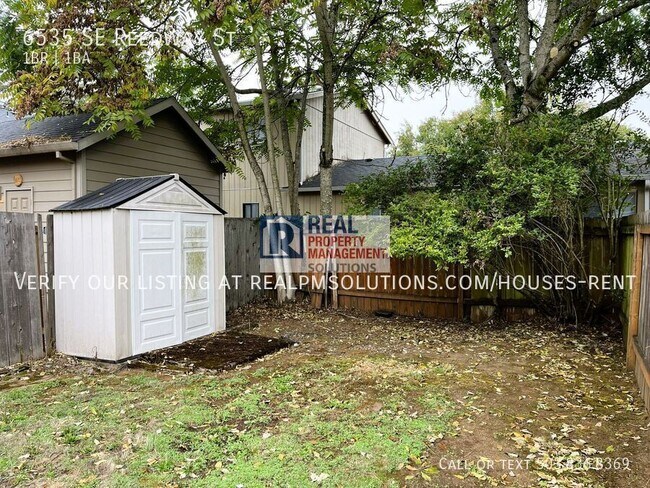Building Photo - 6535 SE Reedway St