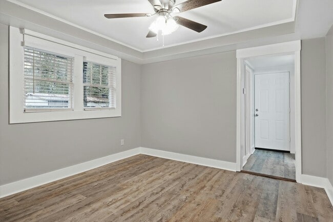 Building Photo - 1700 Northview Dr