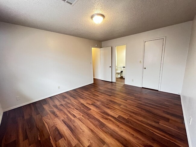 Building Photo - 121 Crawford Ct