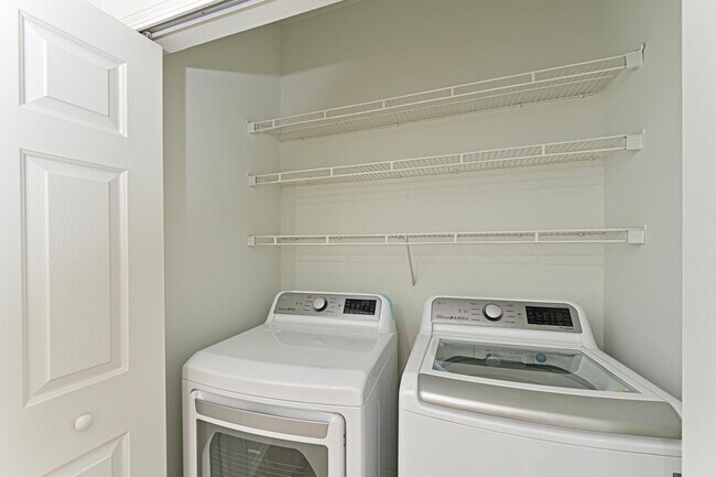 Building Photo - 3566 Parkridge Cir