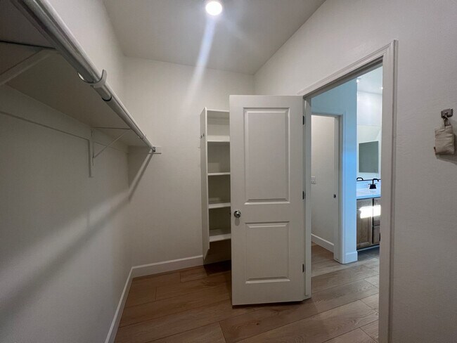 Building Photo - Updated 3 Bed/2 Bath in Excellent Glendale...
