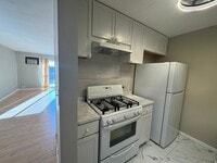 Building Photo - 252 Shorewood Dr