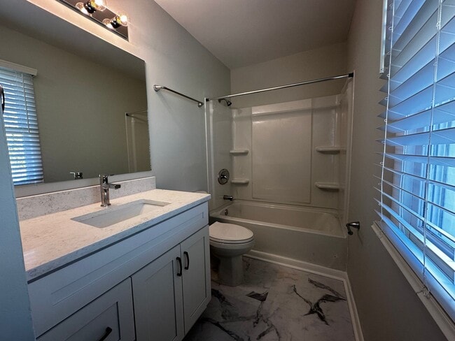 Building Photo - Weaverville Rental