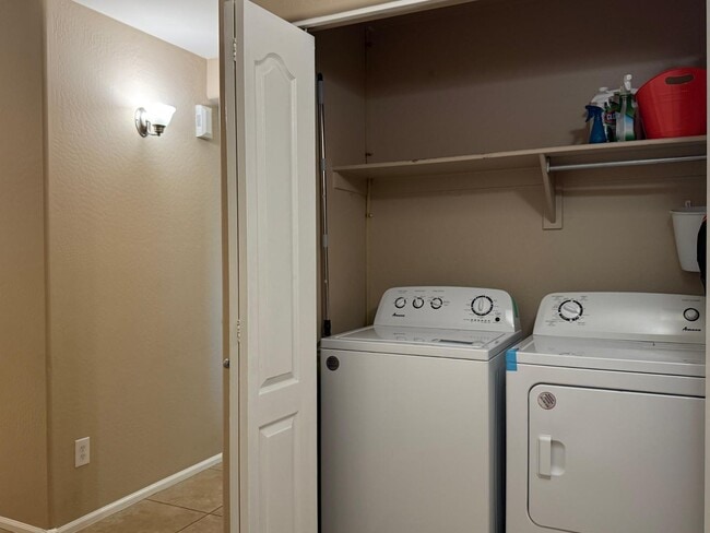 Building Photo - 4533 S 236th Dr