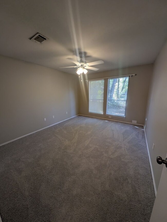 Building Photo - 3BR SFR w/ Garage & In-Unit Laundry in The Woodlands