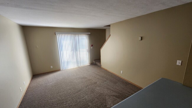 Building Photo - 2 Bedroom, 1.5 Bathroom Townhouse with Att...