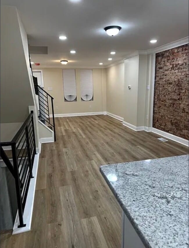 Building Photo - 5751 Walton Ave