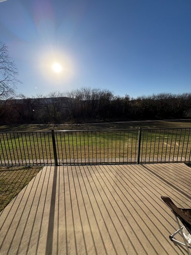 Building Photo - 1620 Bryant Dr