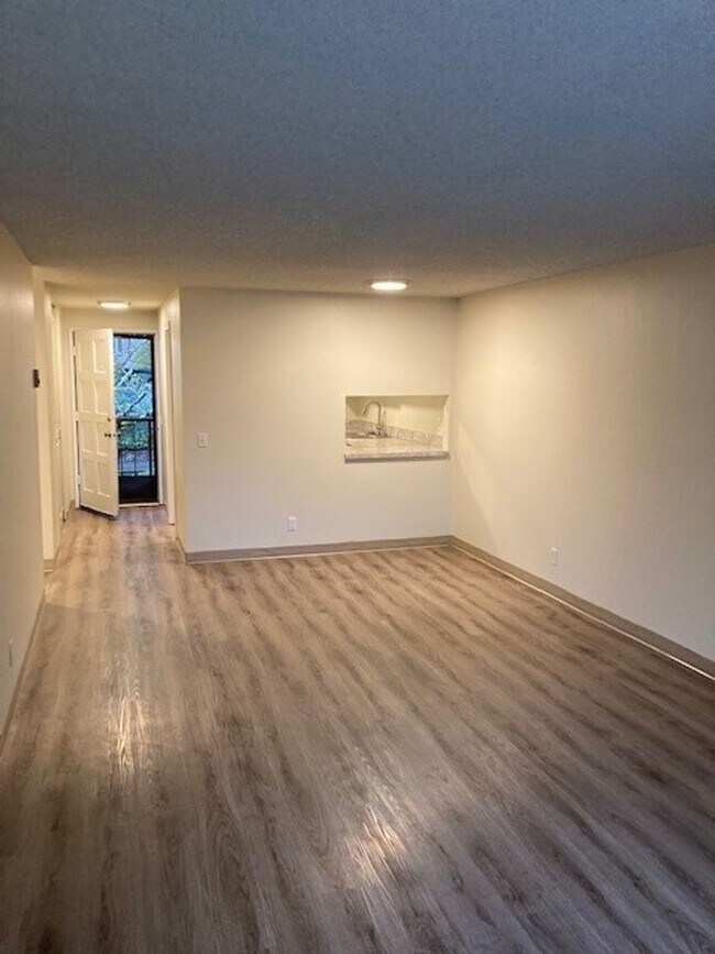 Building Photo - 3883 Colony Oaks Dr