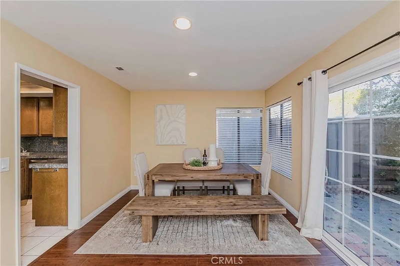 Building Photo - 2410 Plaza De Vista